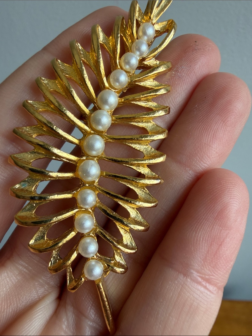 Vintage Gerry’s Gold Pearl Leaf Brooch- Whimsical , Elegant - Picture 4 of 5